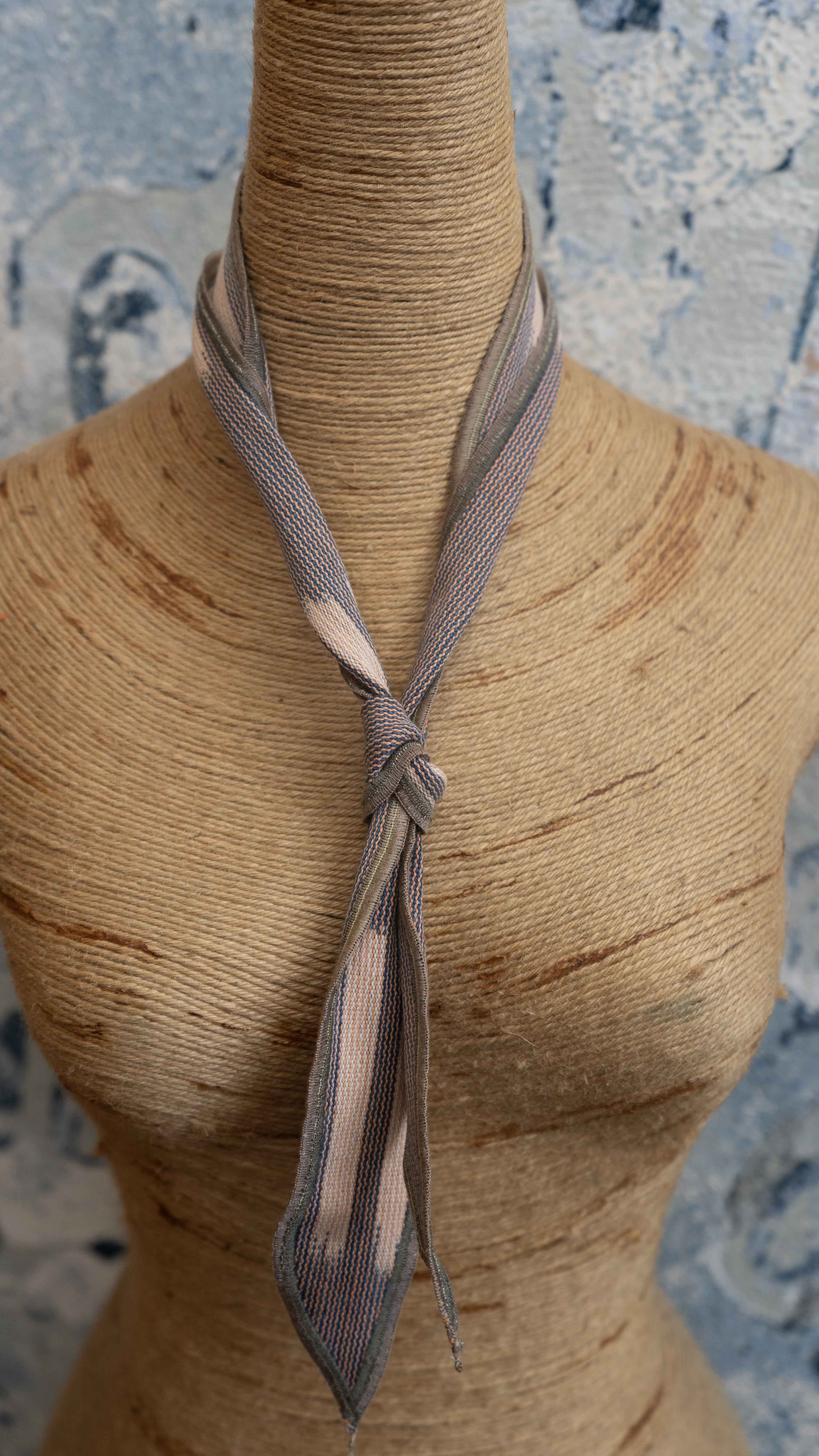 Arches Neck Scarf