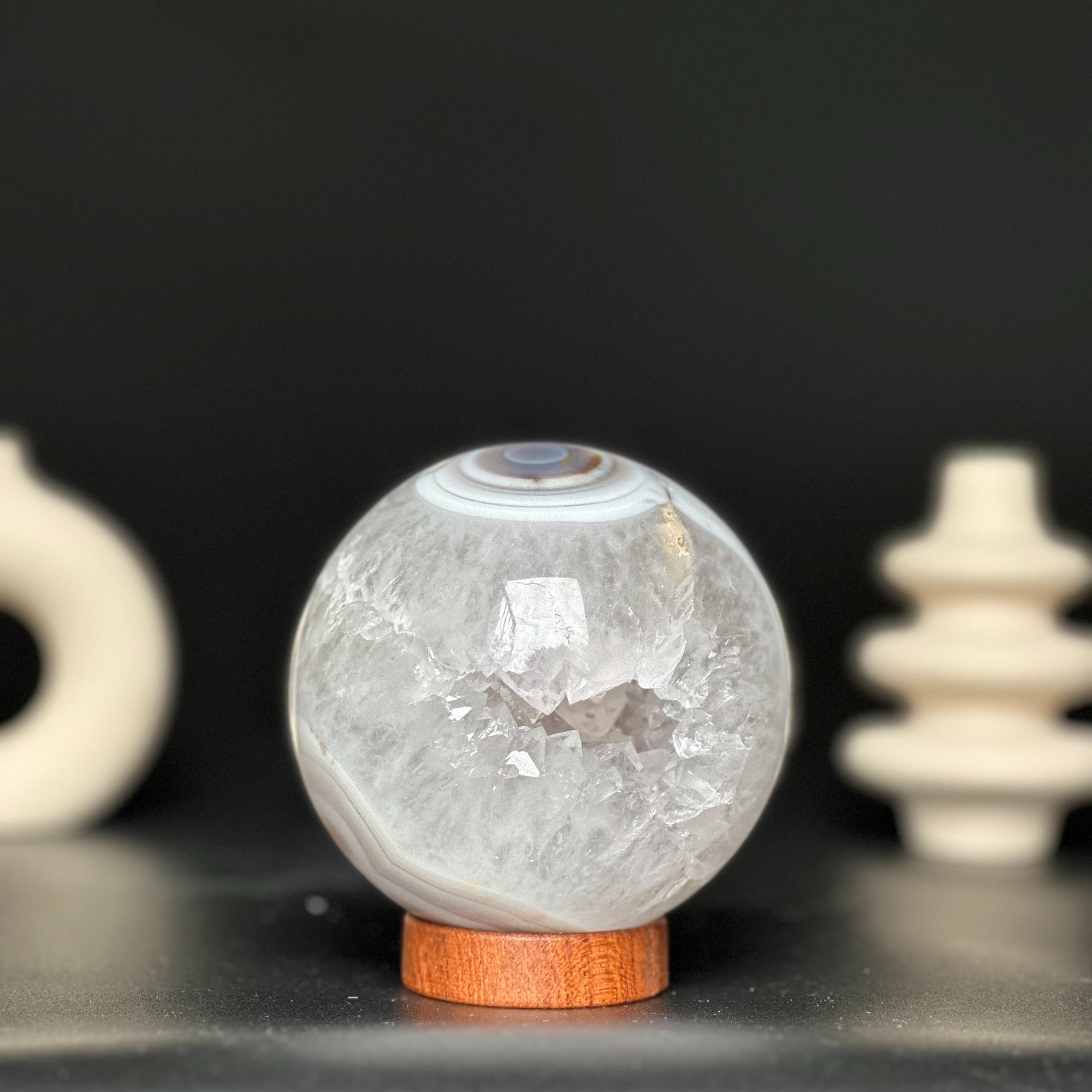 Agate and quartz - Gemstone sphere