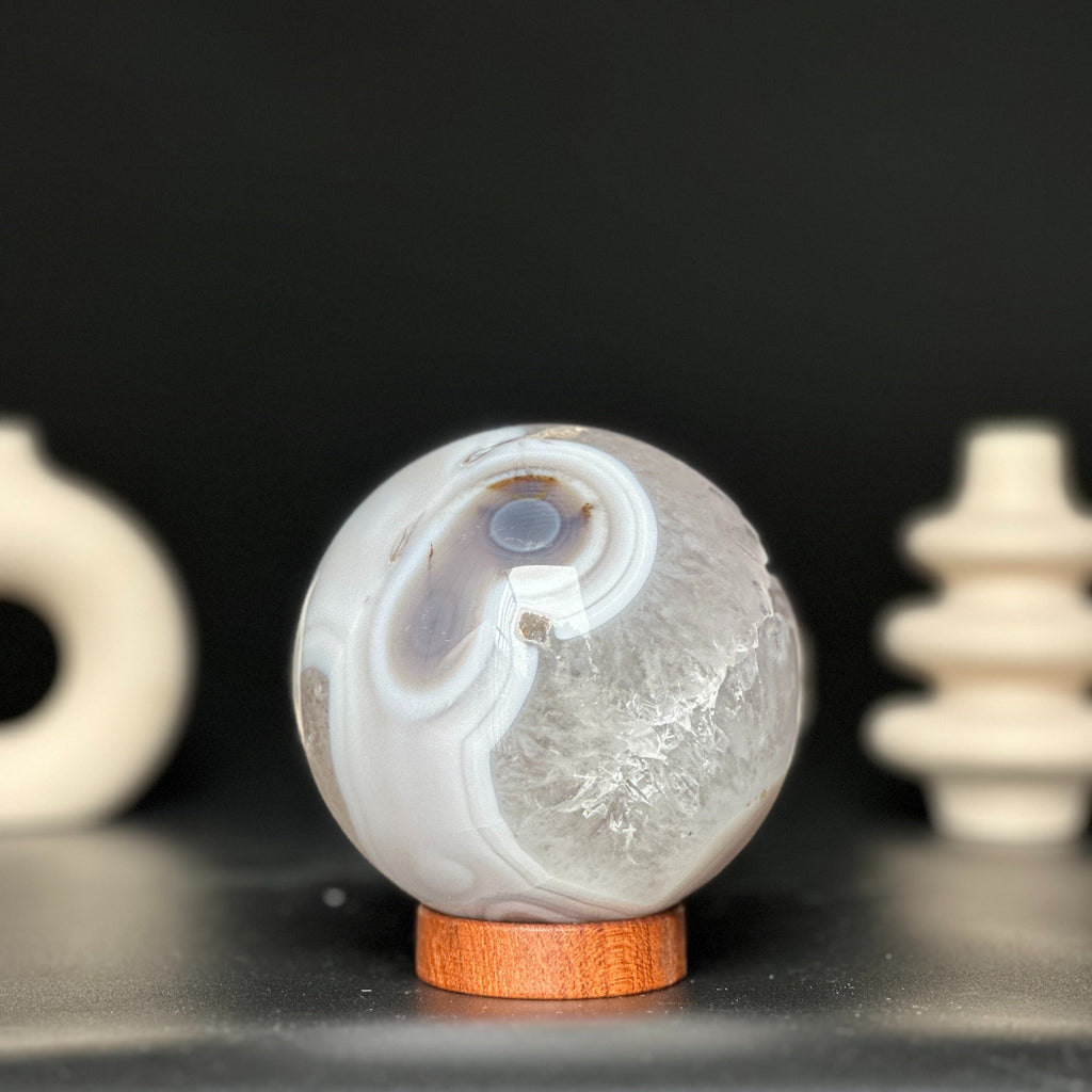 Agate and quartz - Gemstone sphere