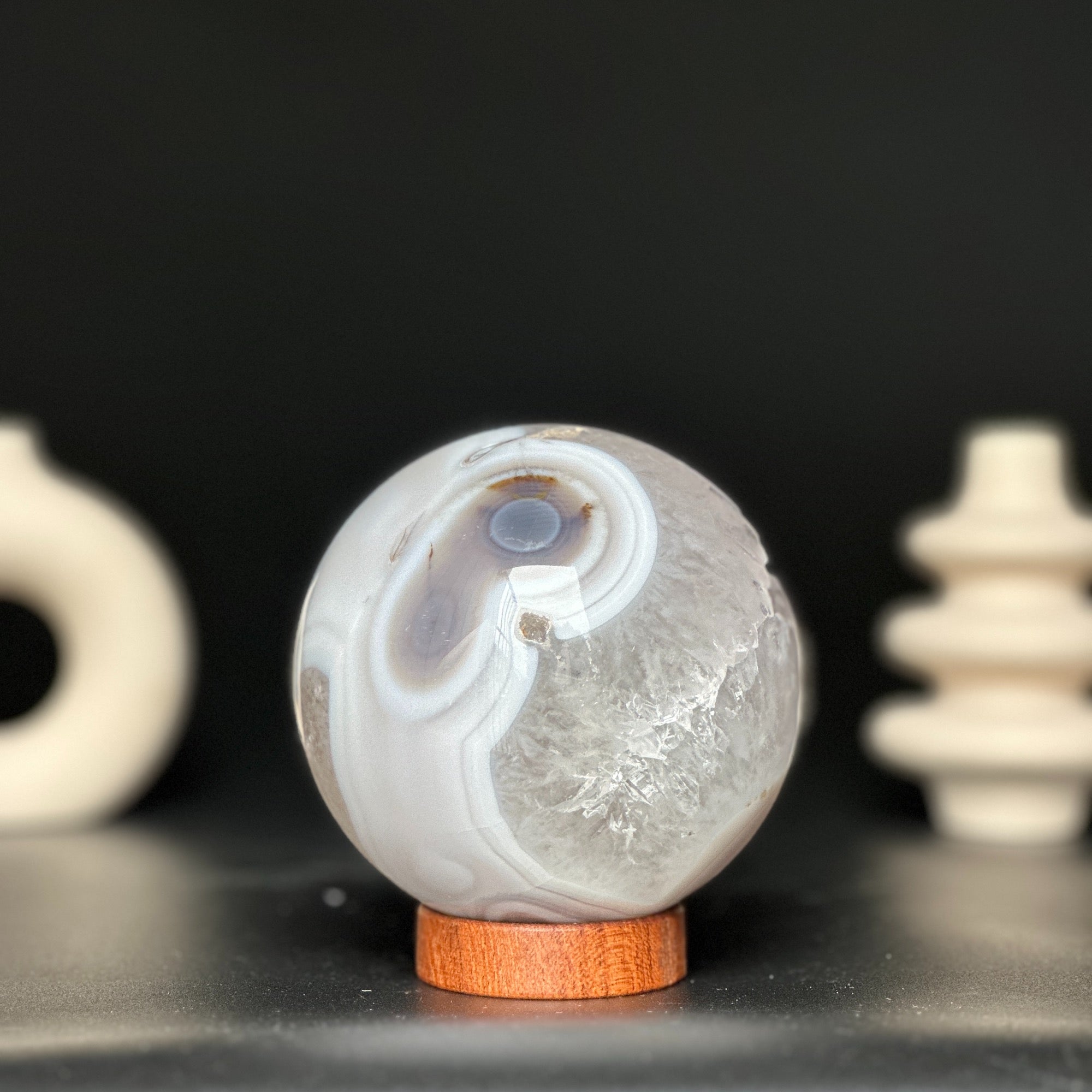 Agate and quartz - Gemstone sphere