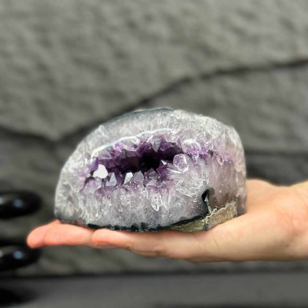 Amethyst geode, extra quality amethyst