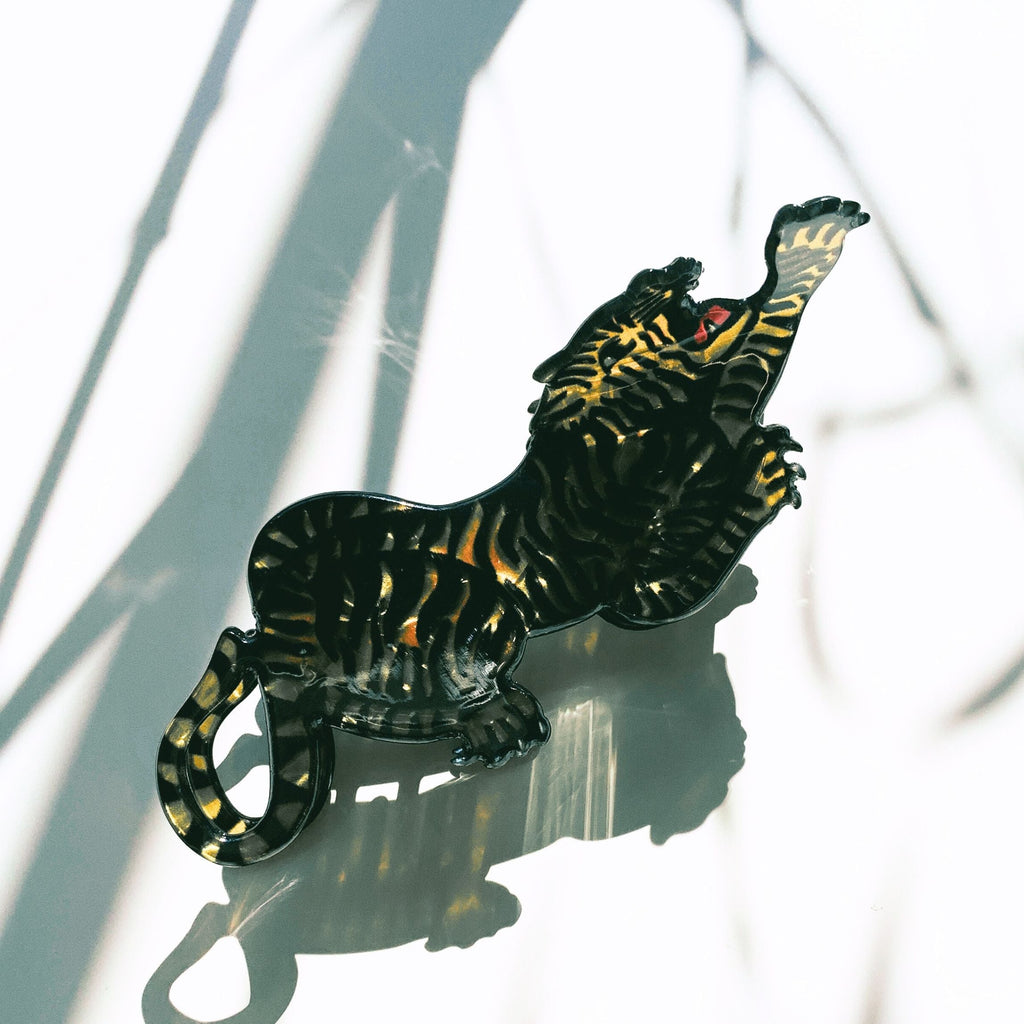 "Attack" Style Tiger Hair Clip