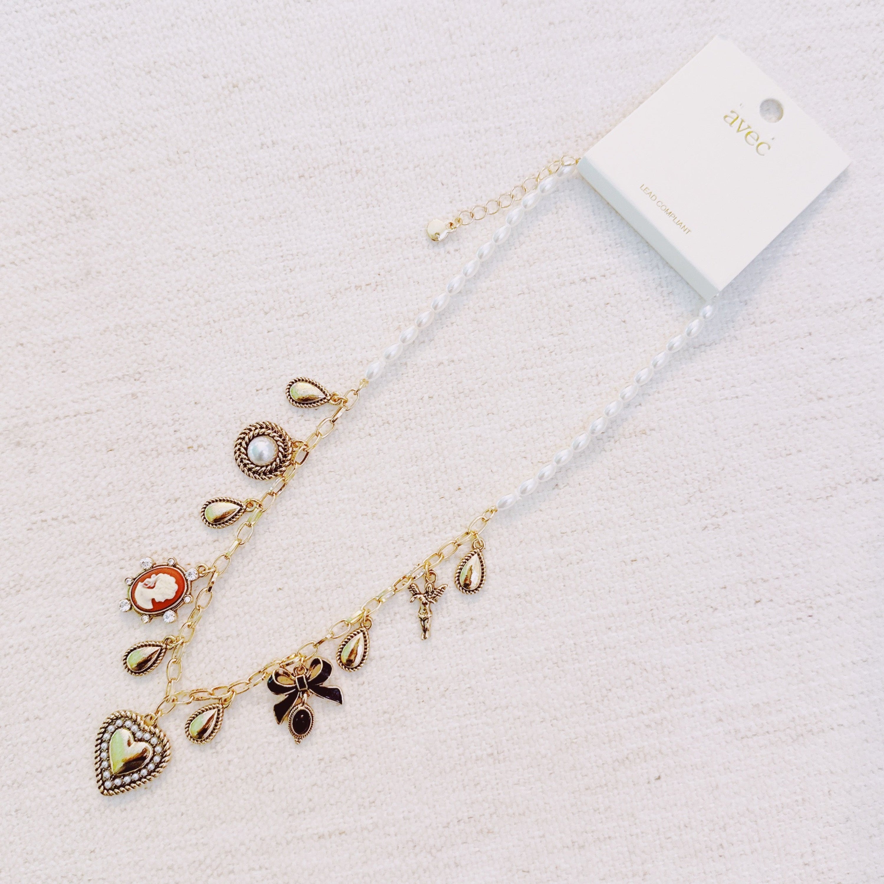 Heart & Cameo Charm Necklace – Romantic Gold Chain with Bow and Vintage-Inspired Details
