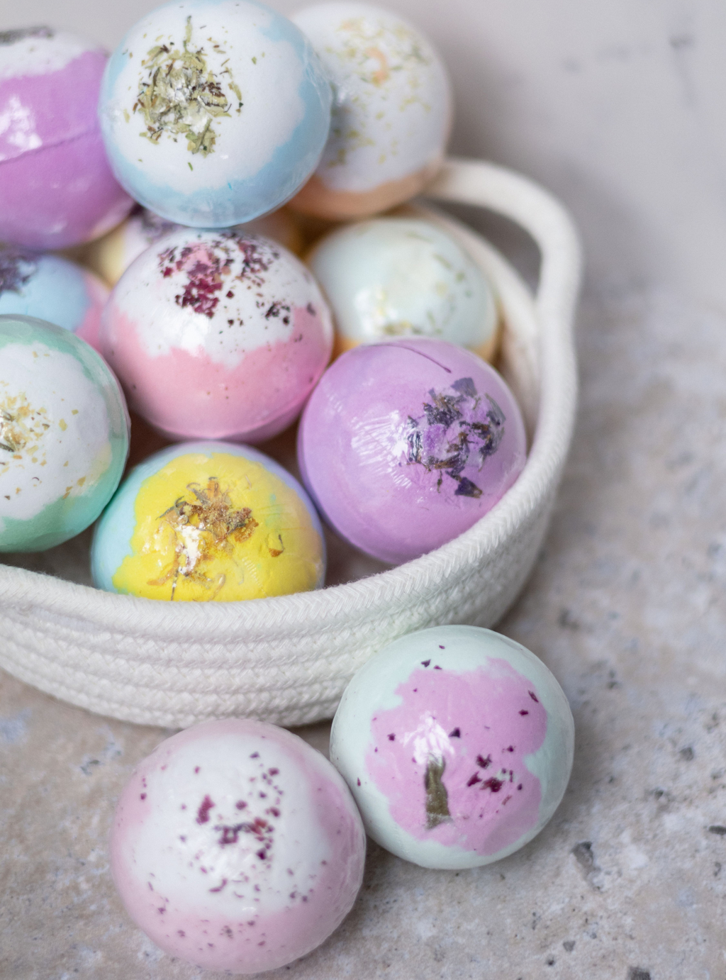 EvolutionUSA Inspire Bath Bombs for Women & Girls – 12 Flower Topped Bath Bombs Girls, Lush Womans Bathbomb Set, Organic Bath Fizzers, Luxury Gift Mothers Day, Birthday, Valentines, Easter or Self Care
