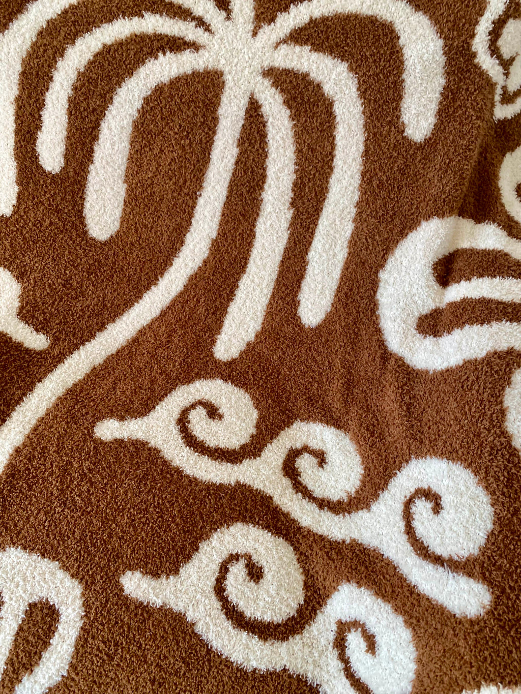 Hanalei Plush Throw - Mocha & Cream