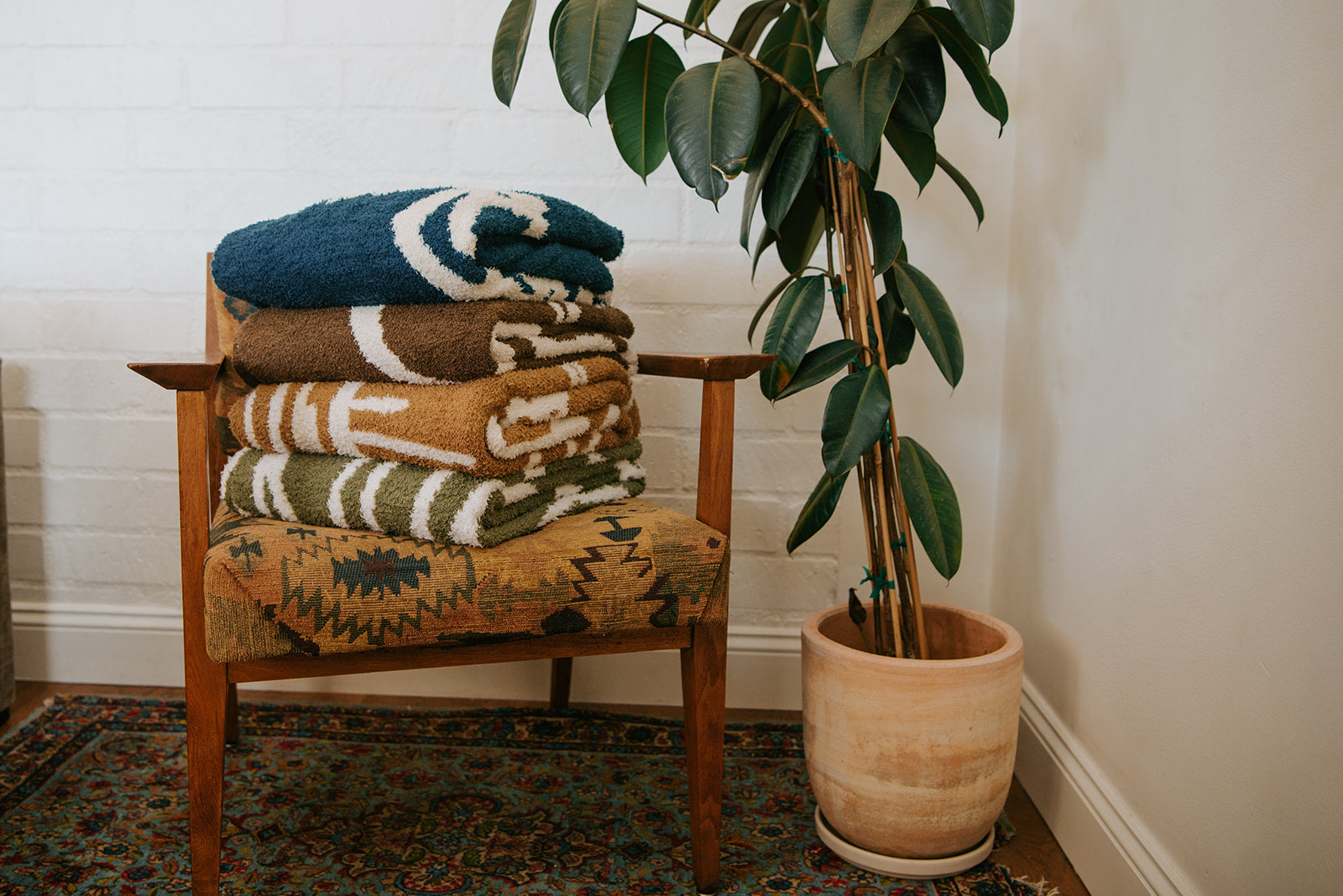 Howdy Plush Throw - Chocolate Brown
