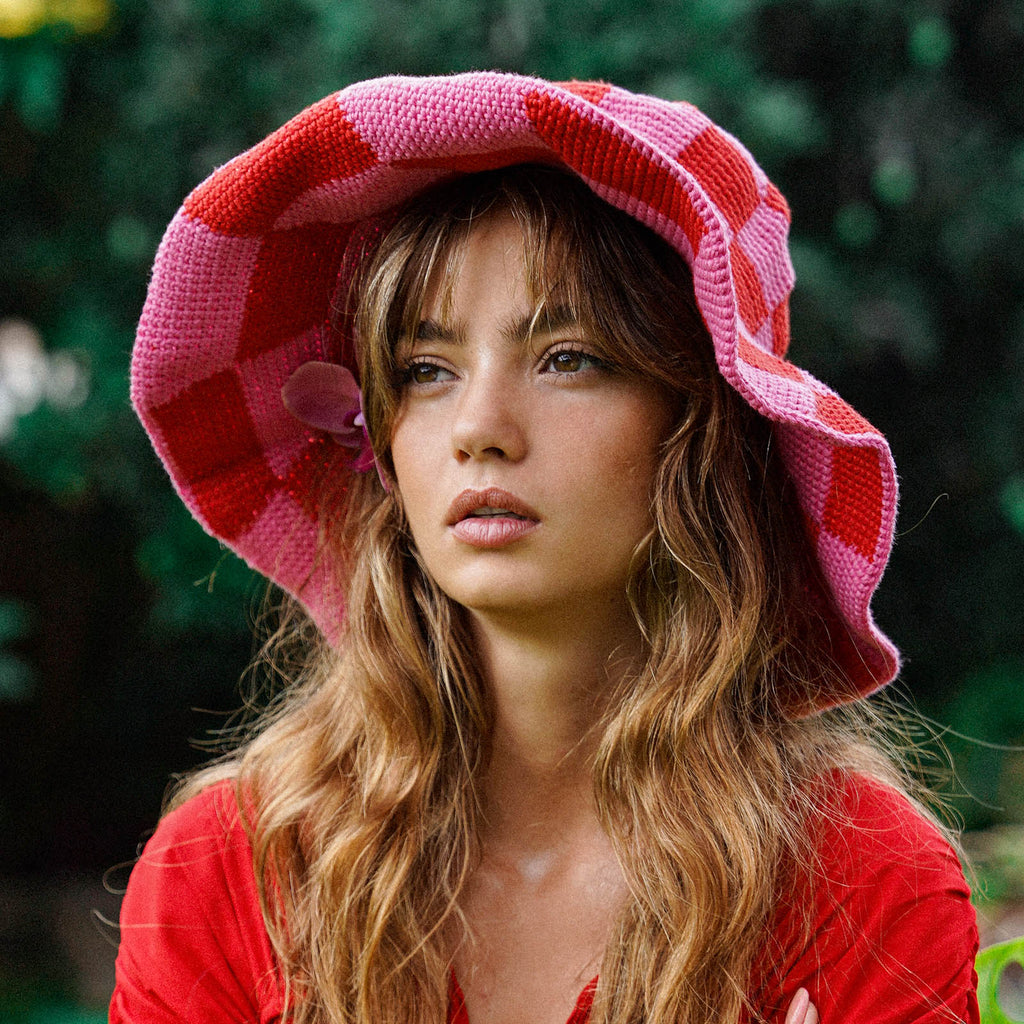 SHILO Checkered Crochet Hat In Red & Pink