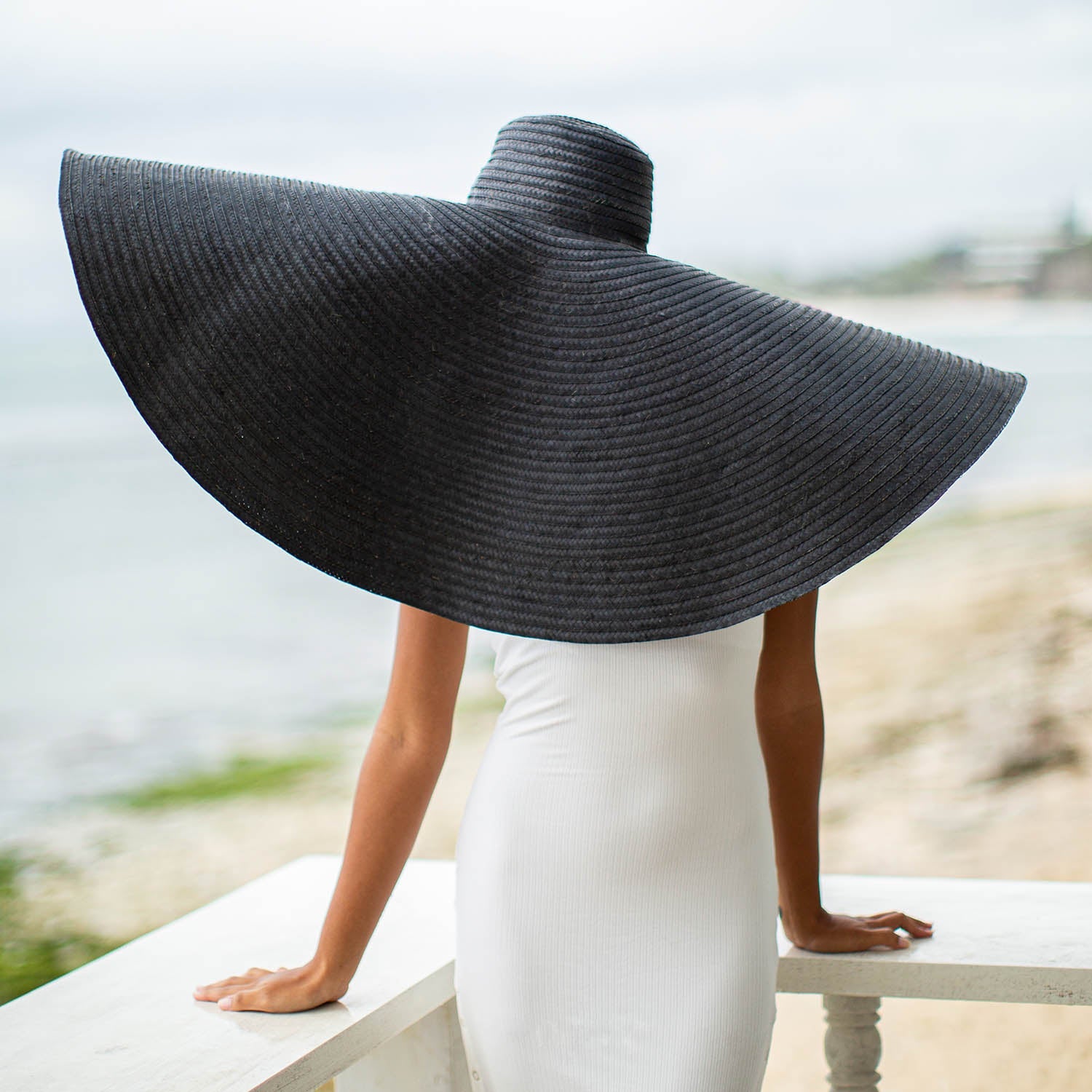 The Solana Oversized Straw Hat In Black