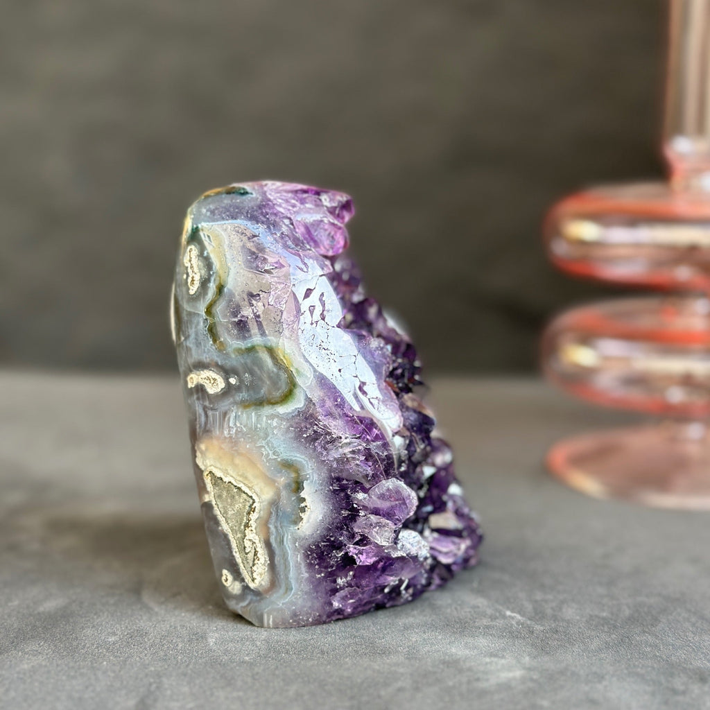Amethyst geode with Agate formations