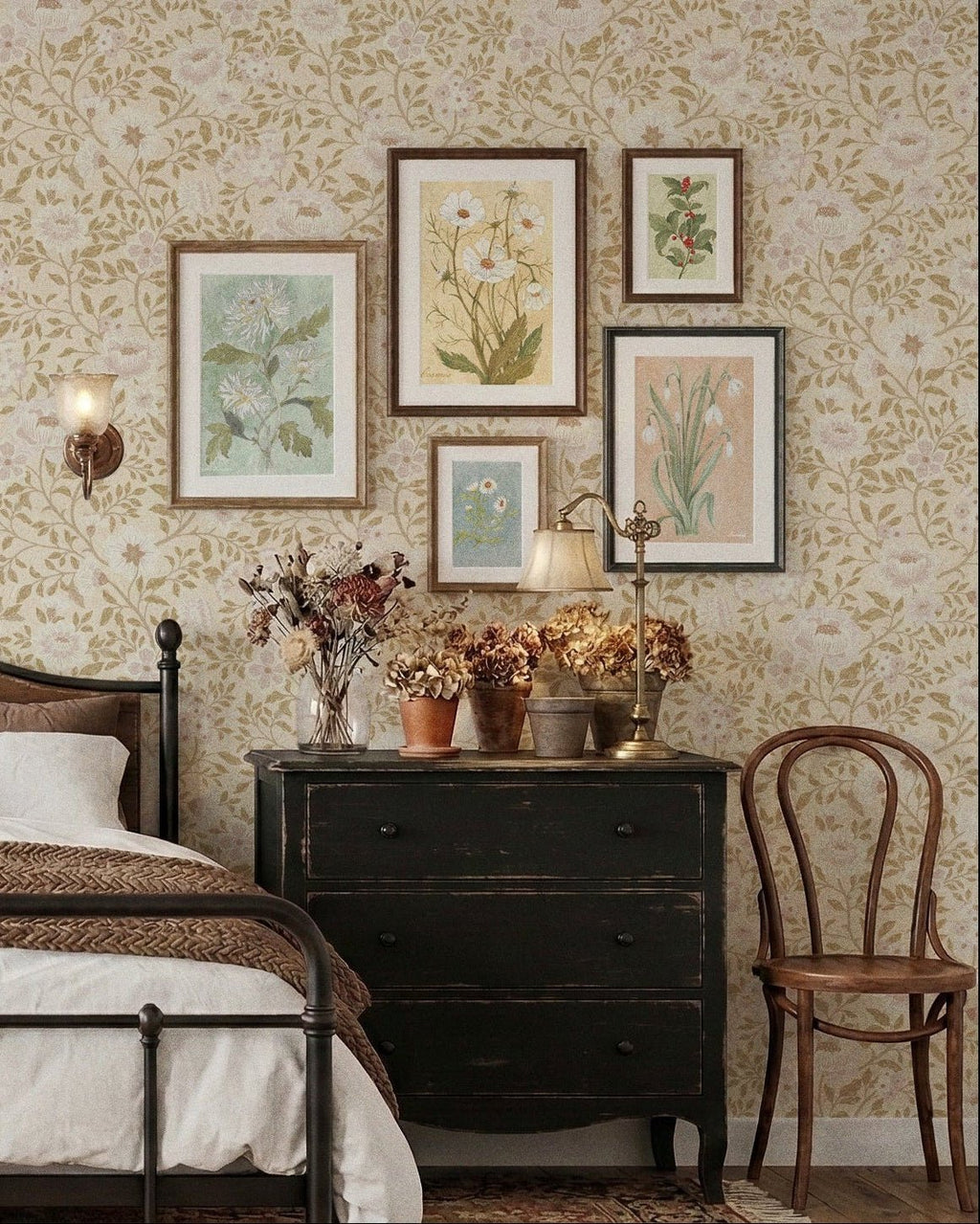 Annabelle Wallpaper in Antique Blush